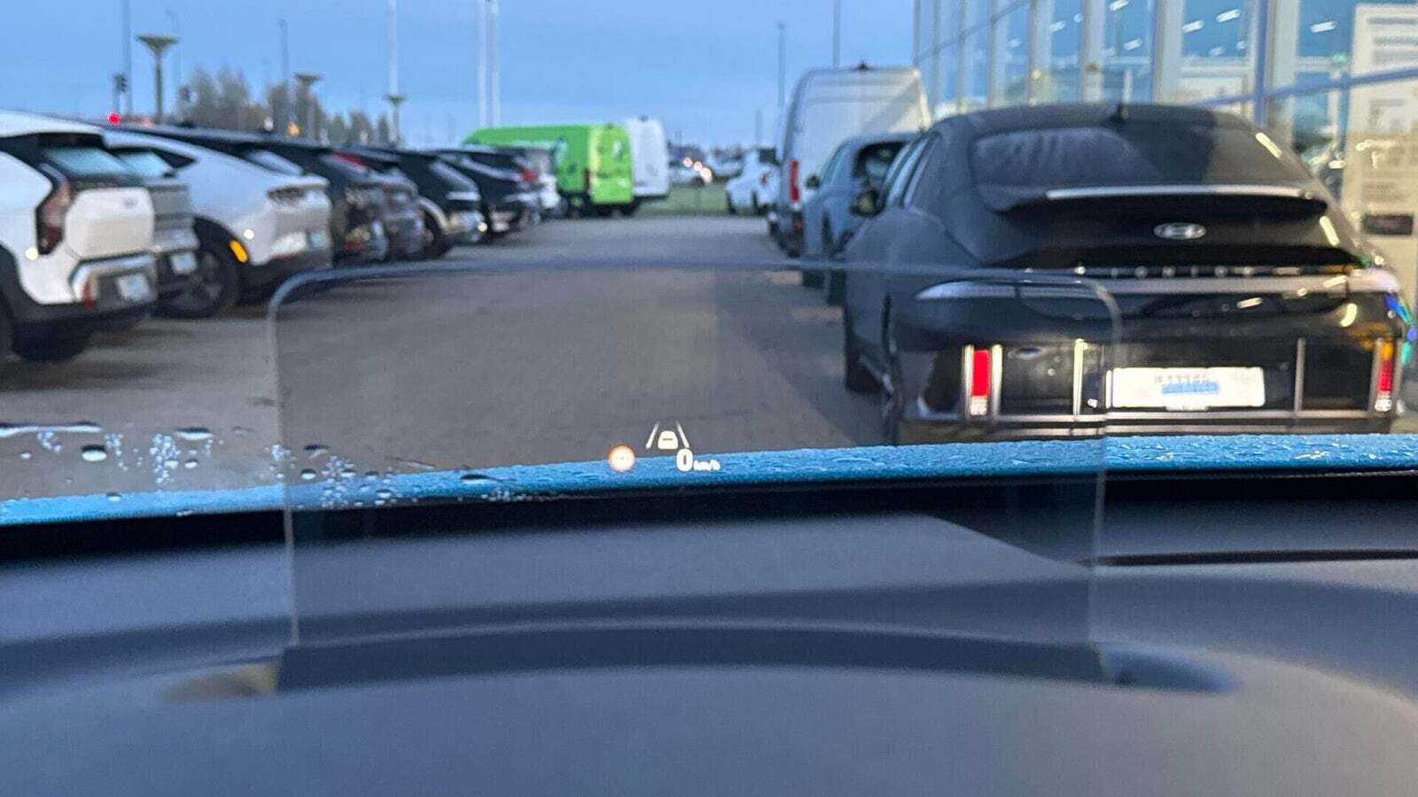 Blå Hyundai Kona fra 2023