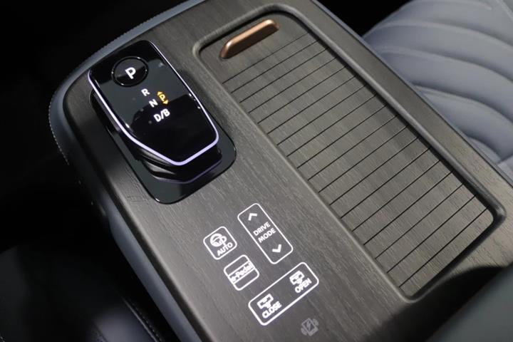 Sort Nissan Ariya fra 2025