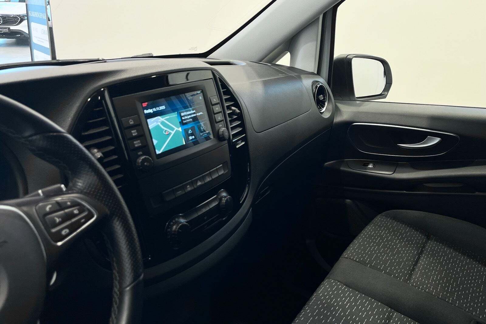 Hvid Mercedes Vito 114 fra 2022