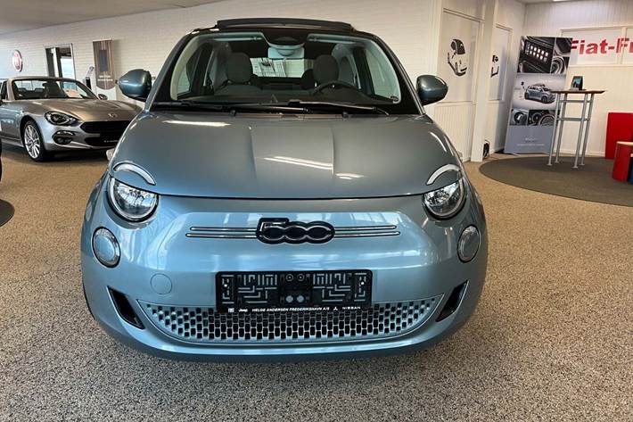 Blå Fiat 500e fra 2022