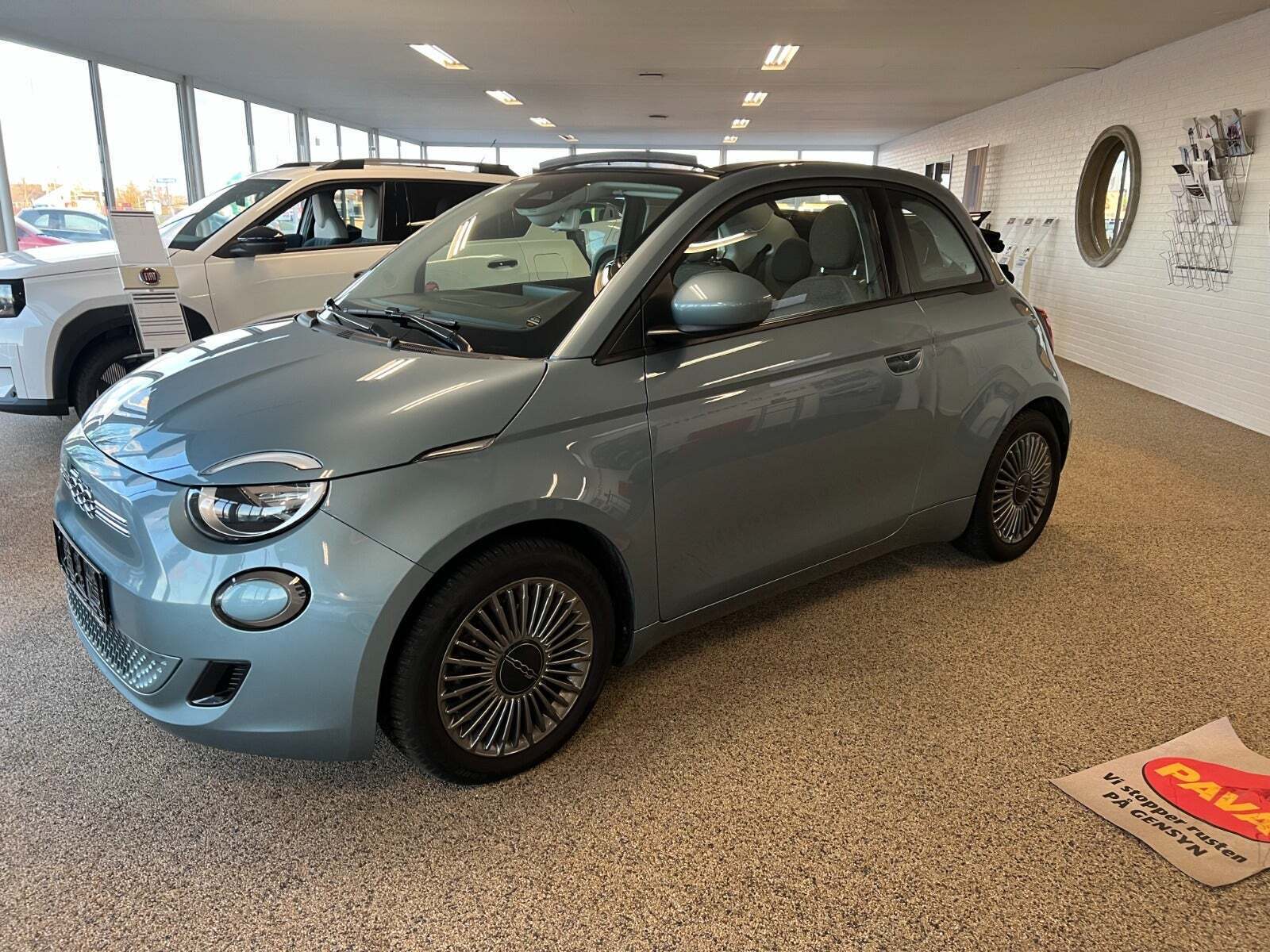 Blå Fiat 500e fra 2022