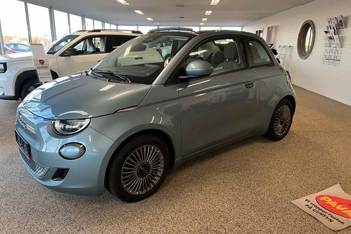 Blå Fiat 500e fra 2022