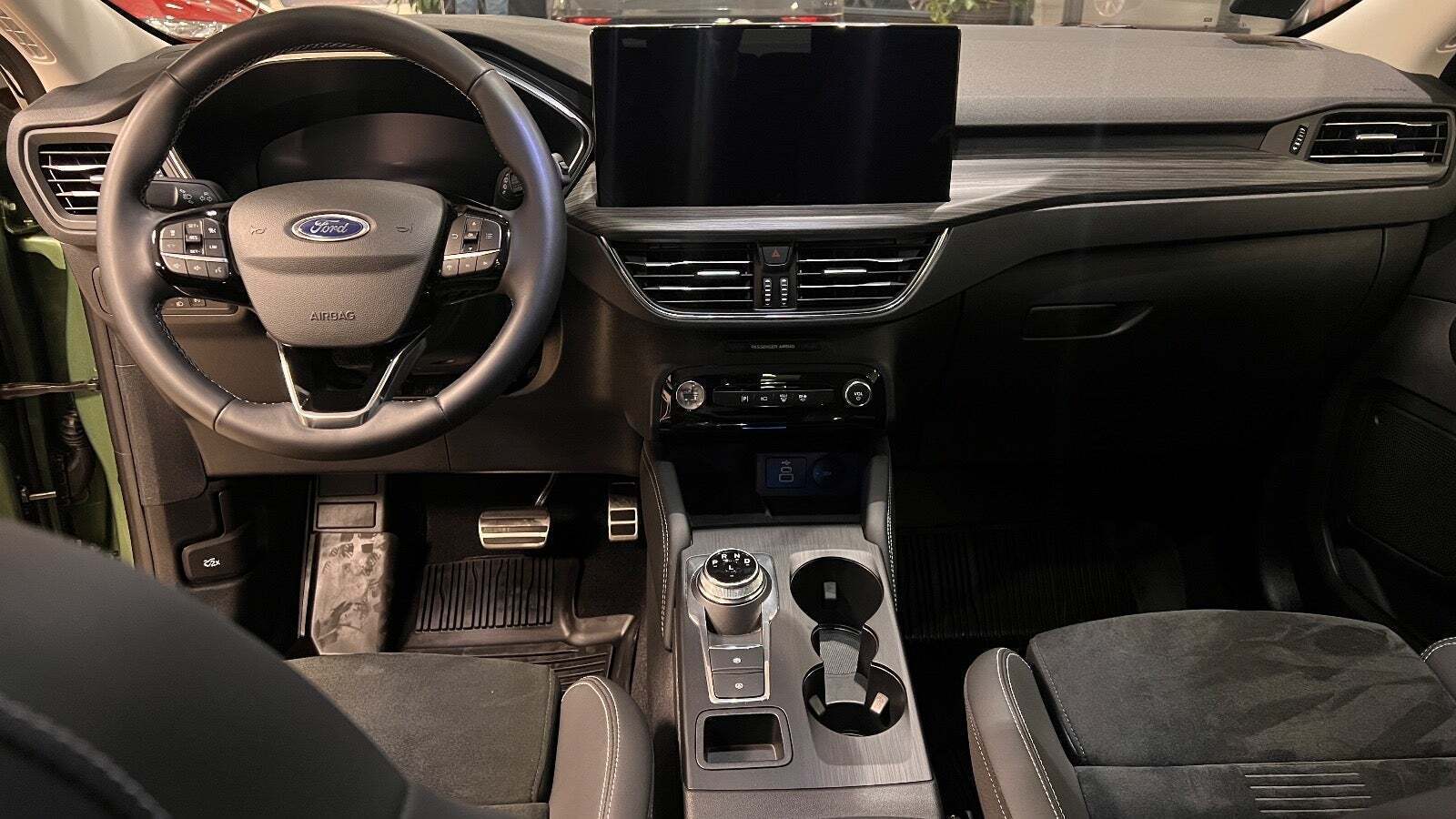 Grøn Ford Kuga fra 2024