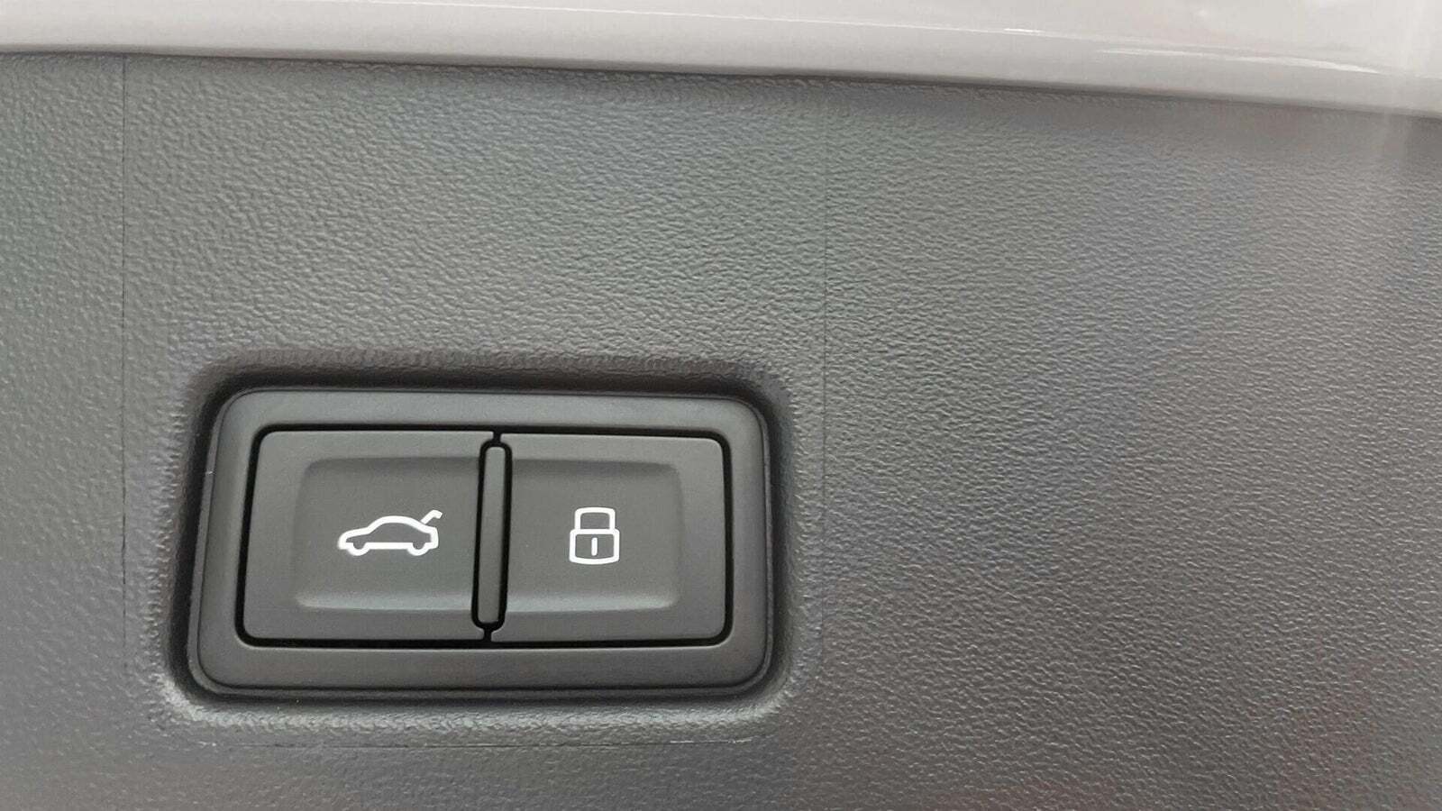 Hvid Audi Q4 e-tron fra 2025