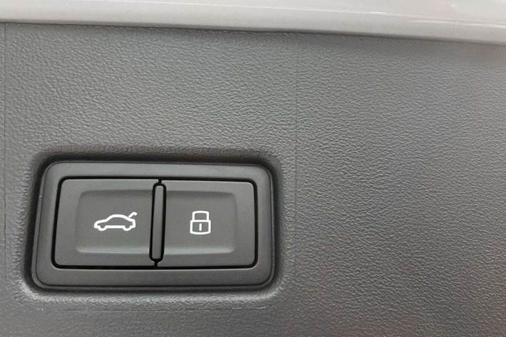 Hvid Audi Q4 e-tron fra 2025