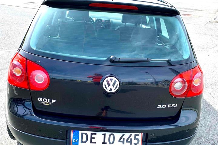 Sort VW Golf fra 2004