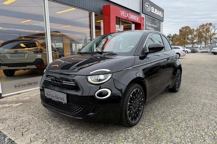 Sort Fiat 500e fra 2023 set udefra