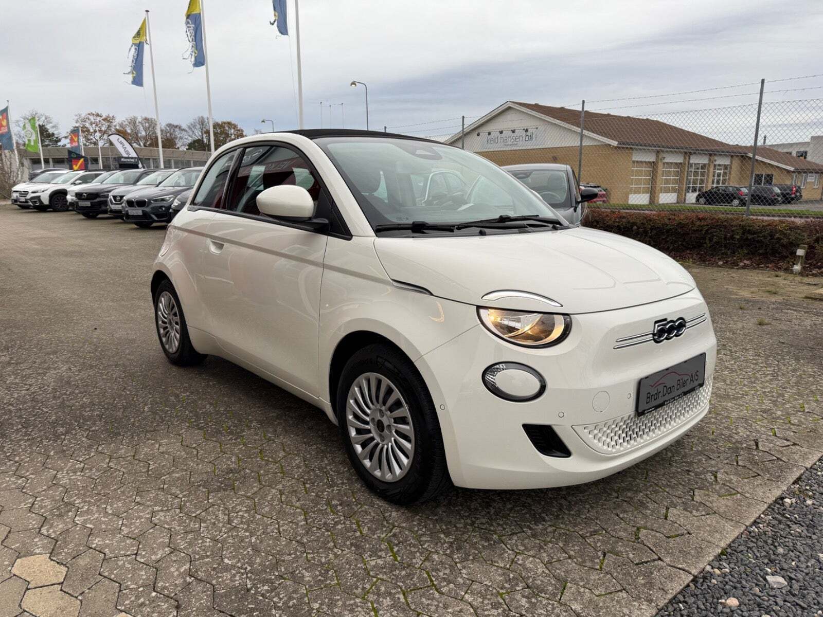 Hvid Fiat 500e fra 2023
