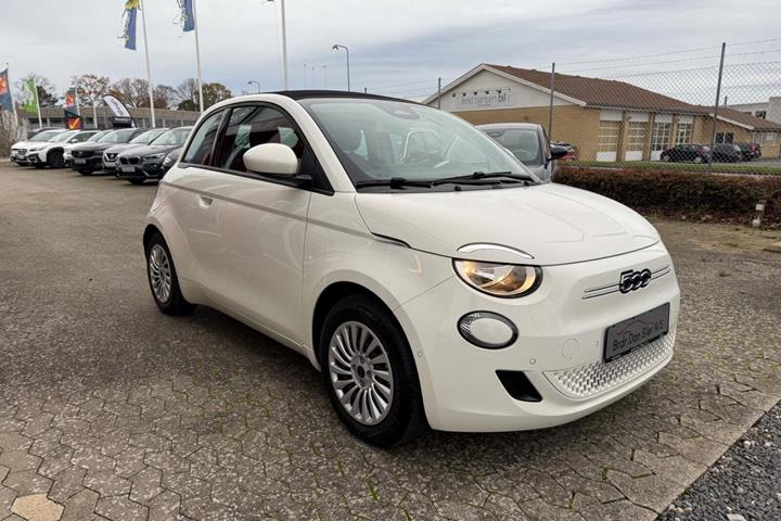 Hvid Fiat 500e fra 2023