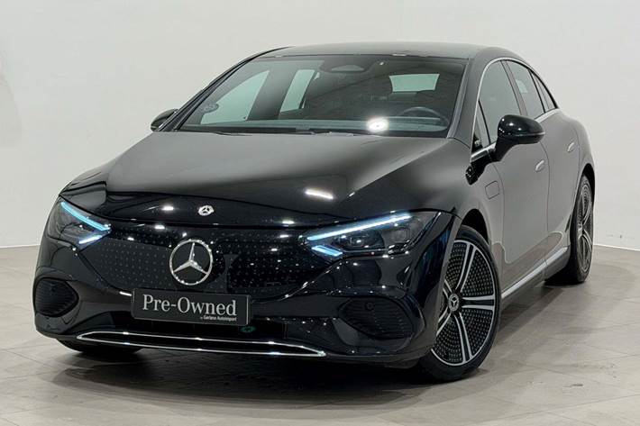 Sort Mercedes EQE300 fra 2023 set udefra