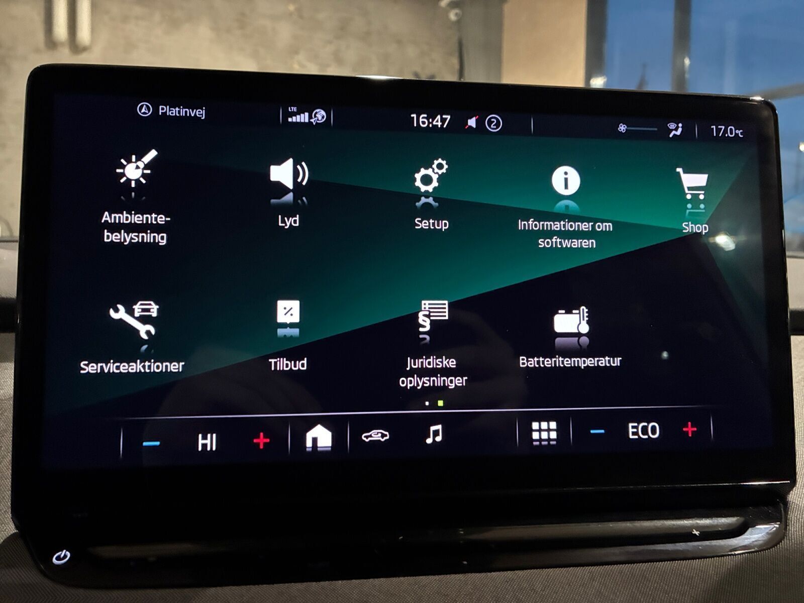 Hvid Skoda Enyaq fra 2022