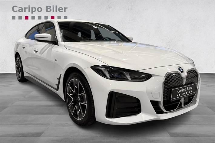 Hvid BMW i4 fra 2025 set udefra