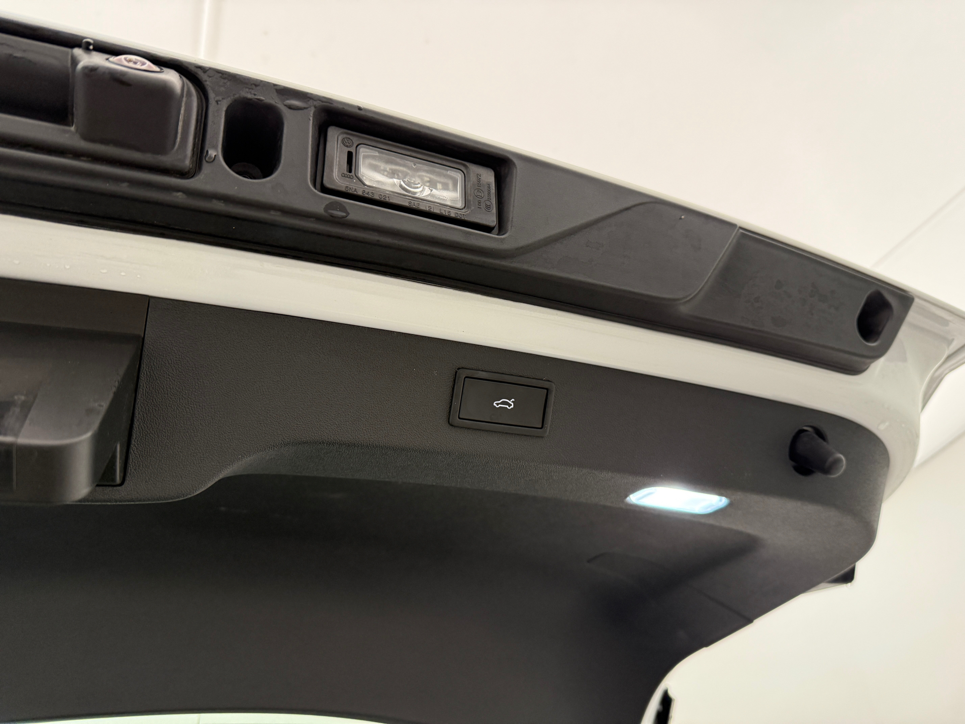 Hvid Skoda Enyaq fra 2025