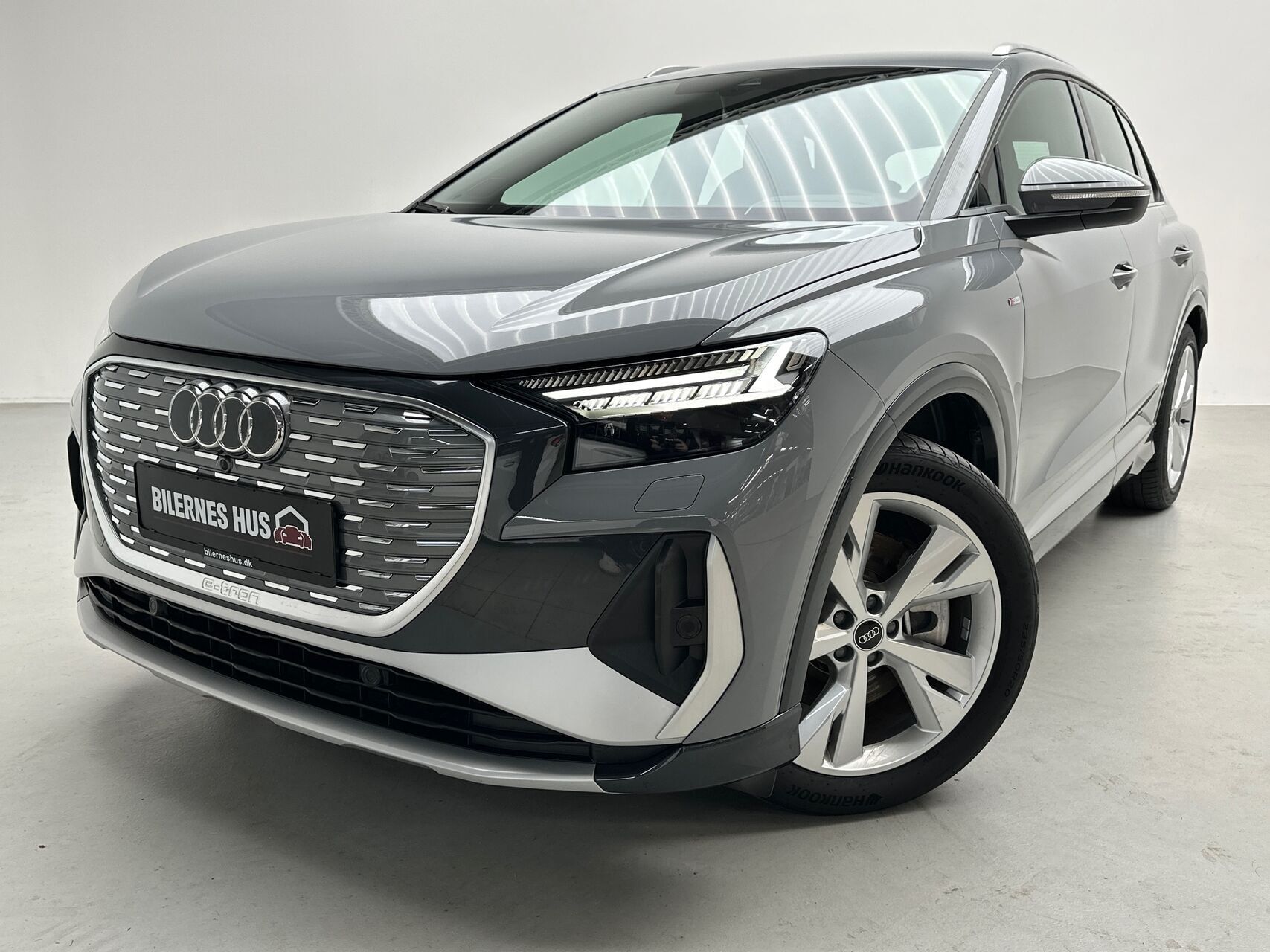 Grå Audi Q4 fra 2024