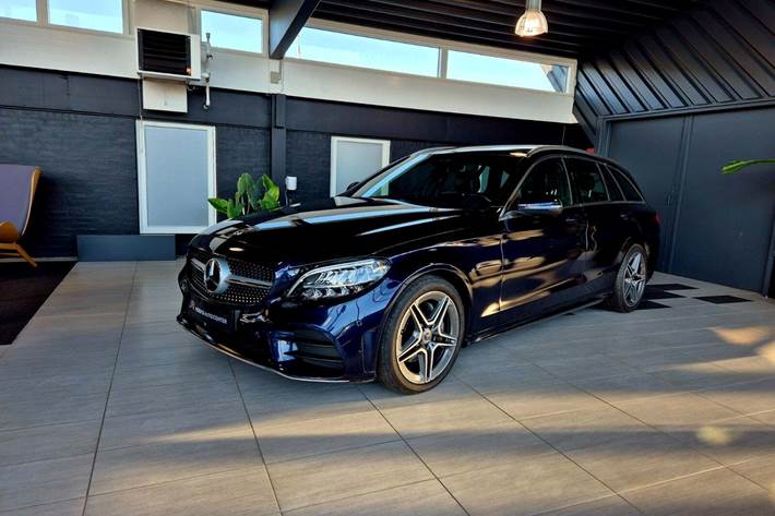 Blå Mercedes C220 d fra 2018