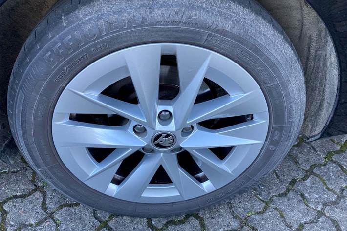 Sort Skoda Octavia fra 2024