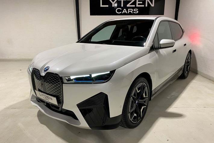 Hvid BMW iX fra 2023