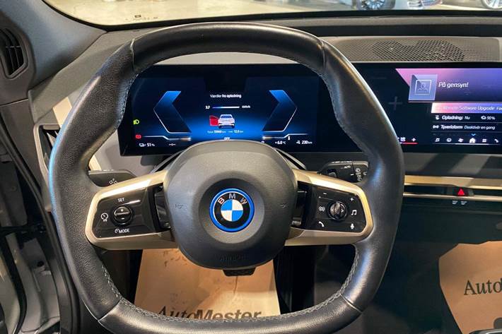 Hvid BMW iX fra 2023