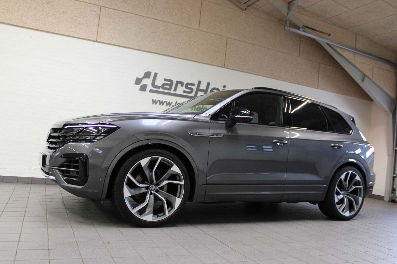 VW Touareg 3,0 TDi 286 R-line aut. 4Motion Van