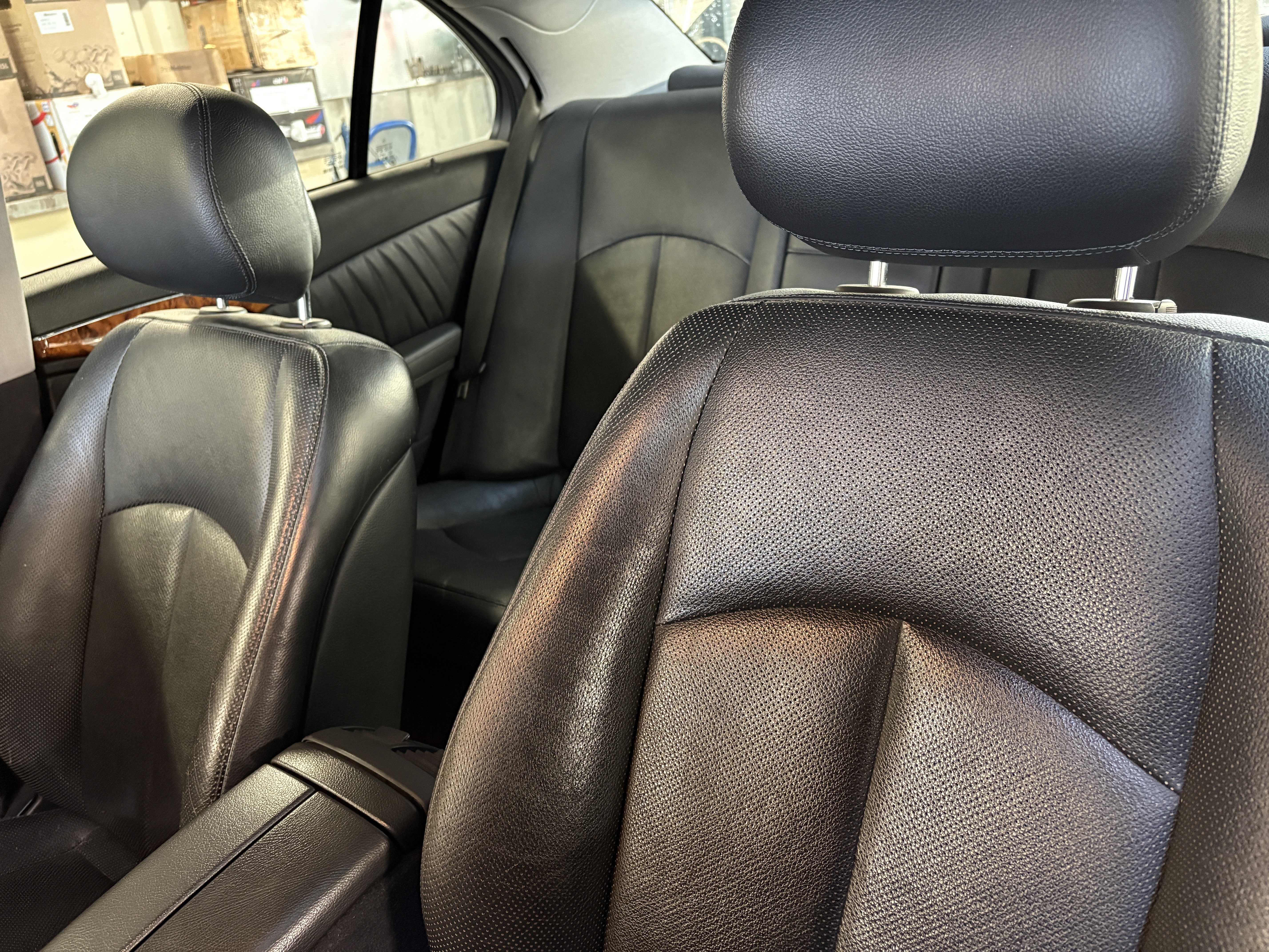 Grå Mercedes E280 fra 2005