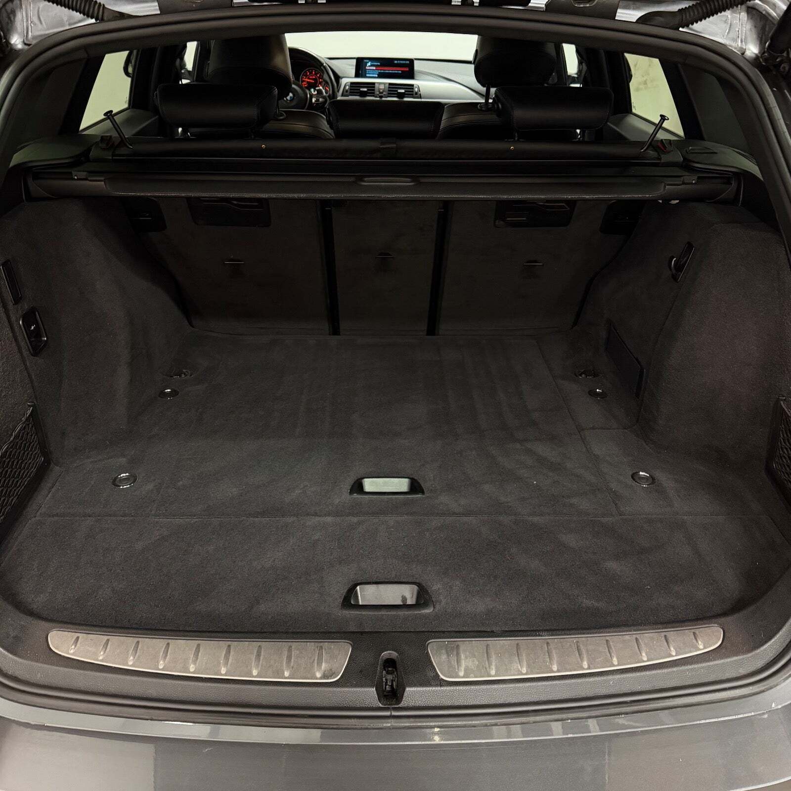 Grå BMW 330d fra 2018