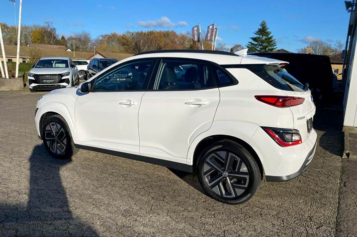 Hvid Hyundai Kona fra 2023