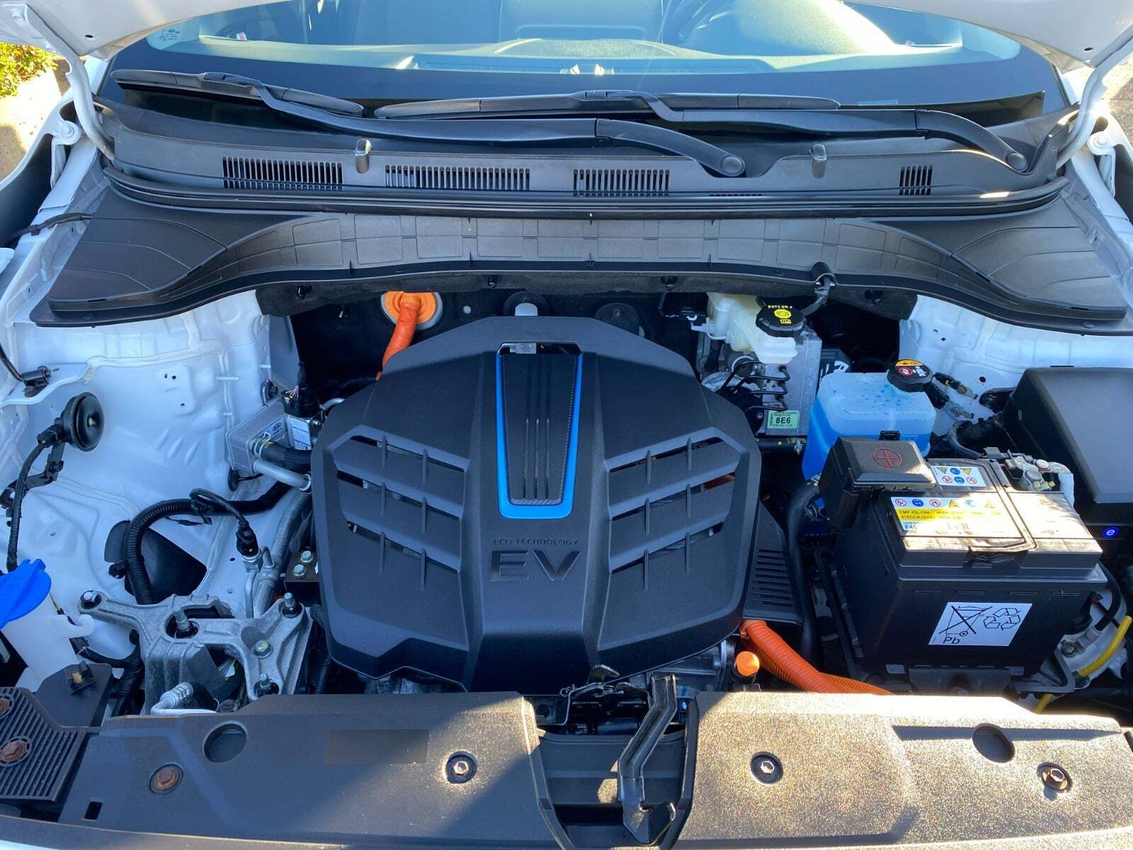 Hvid Hyundai Kona fra 2023