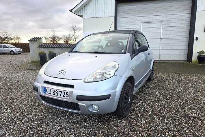 Sølv Citroën C3 Pluriel fra 2004 set udefra