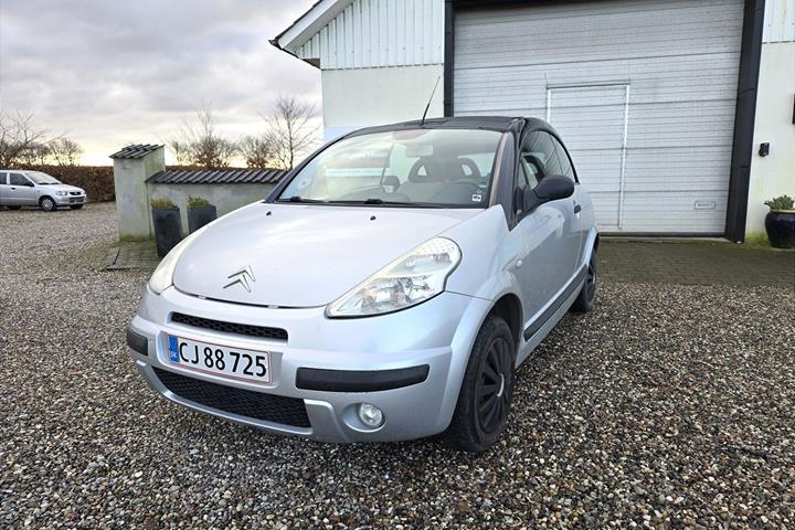 Sølv Citroën C3 Pluriel fra 2004 set udefra