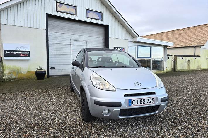 Sølv Citroën C3 Pluriel fra 2004 set udefra