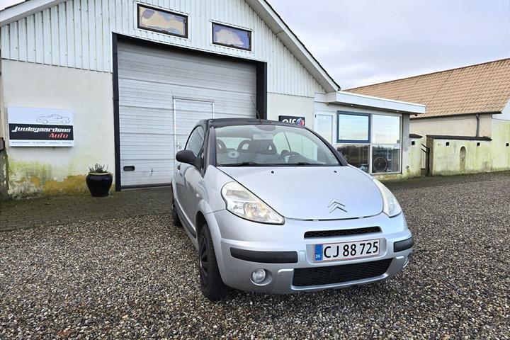 Sølv Citroën C3 Pluriel fra 2004 set udefra