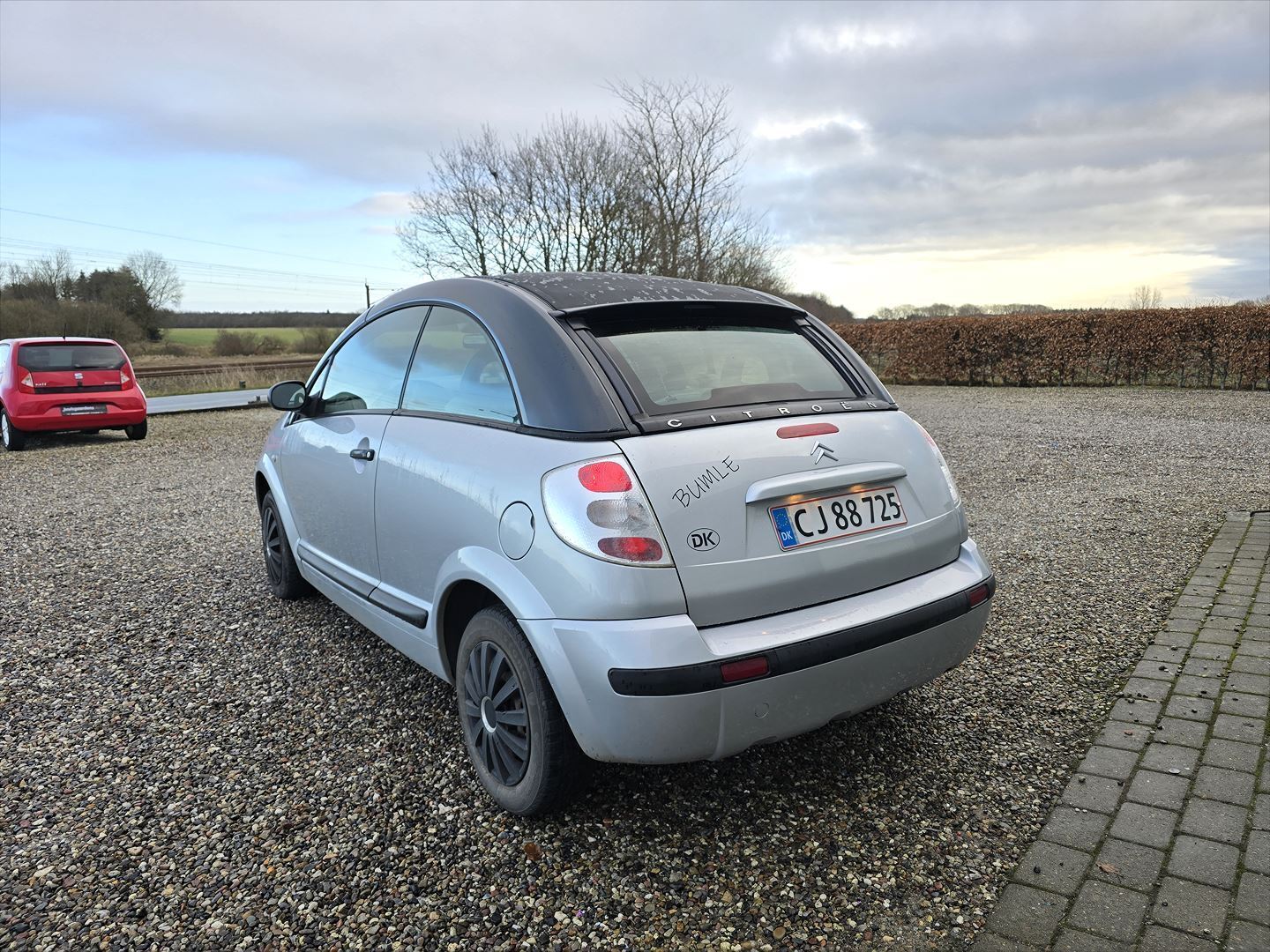 Sølv Citroën C3 Pluriel fra 2004 set udefra