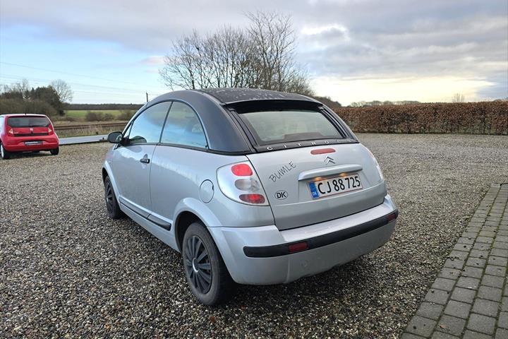 Sølv Citroën C3 Pluriel fra 2004 set udefra
