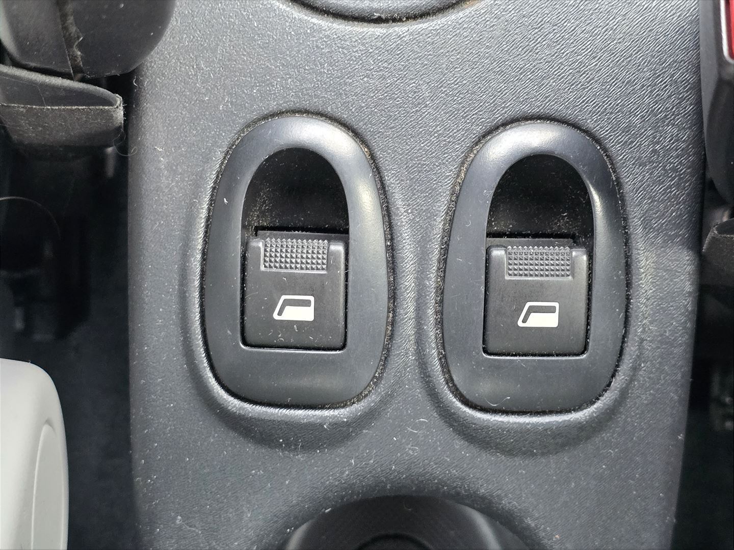 Sølv Citroën C3 Pluriel fra 2004 set indefra