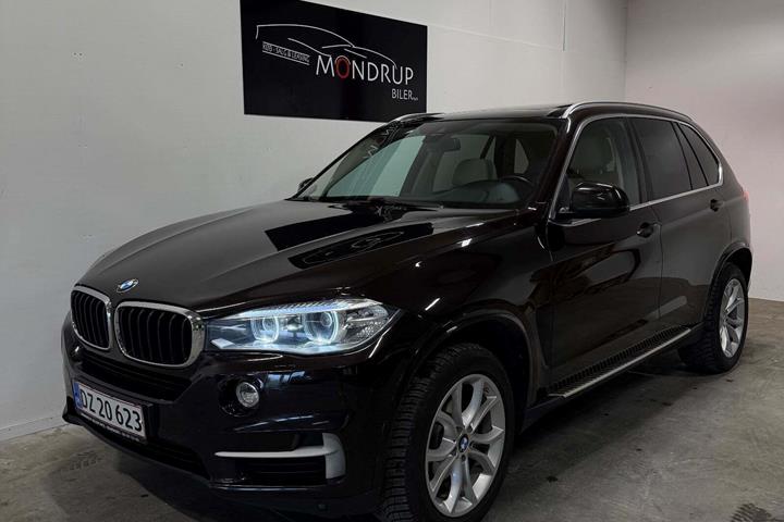 Brun BMW X5 fra 2013 set udefra