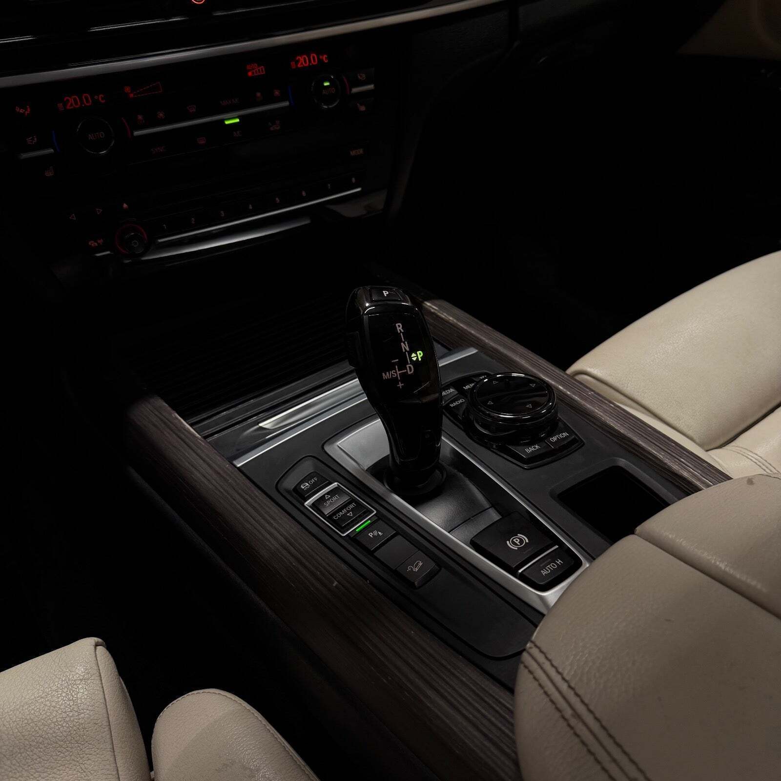 Brun BMW X5 fra 2013