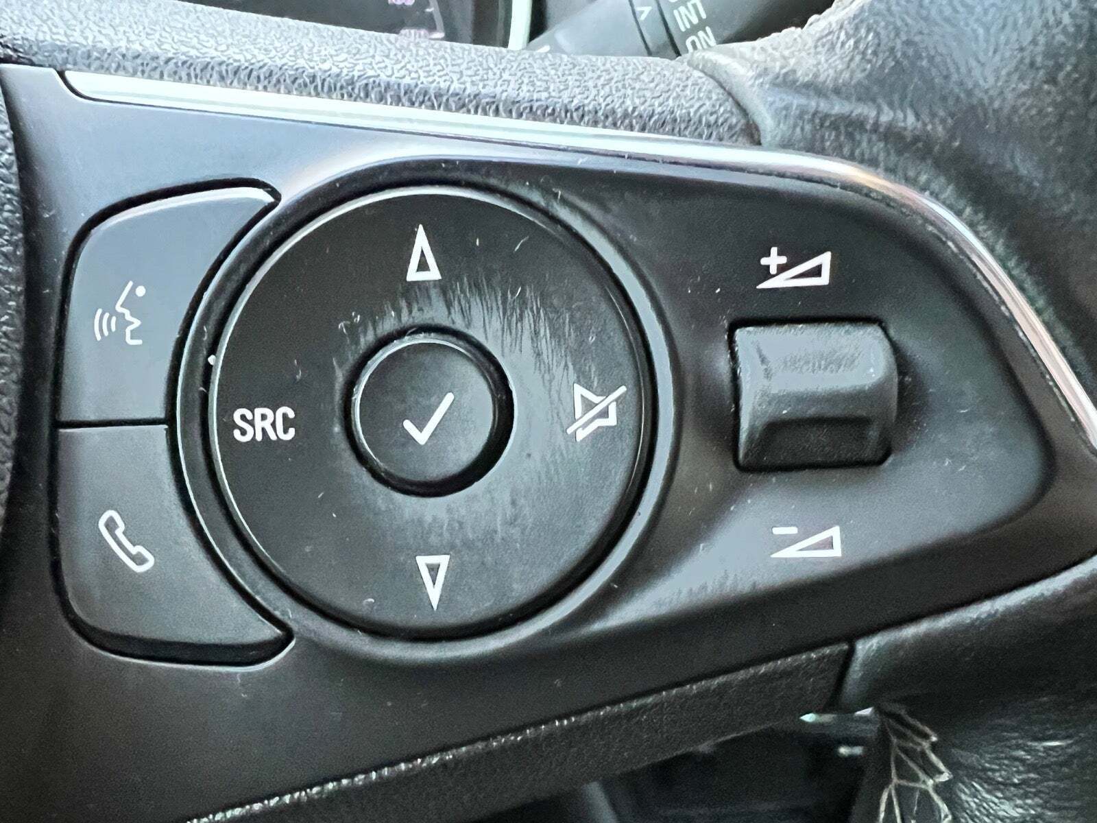 Grå Opel Crossland fra 2021