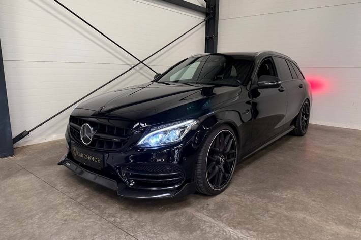 Sort Mercedes C43 fra 2017 set udefra