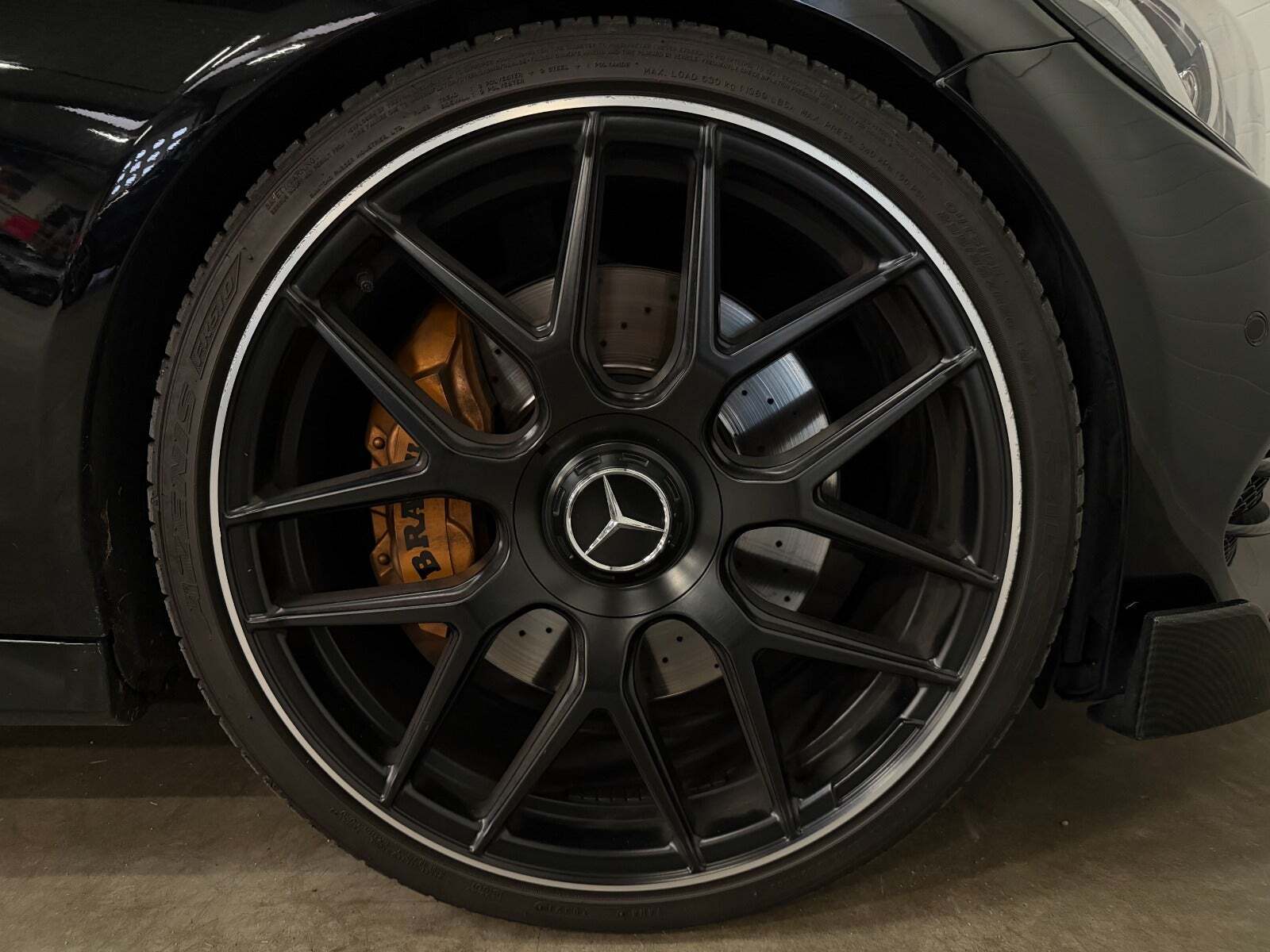 Sort Mercedes C43 fra 2017