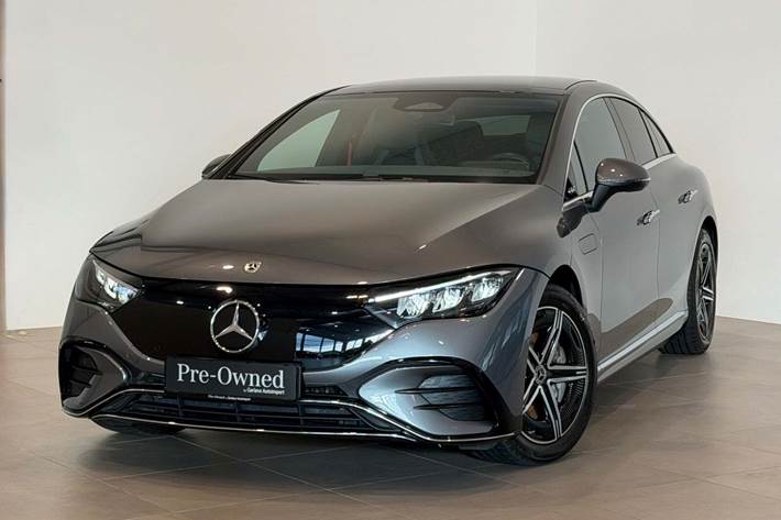 Grå Mercedes EQE300 fra 2023 set udefra