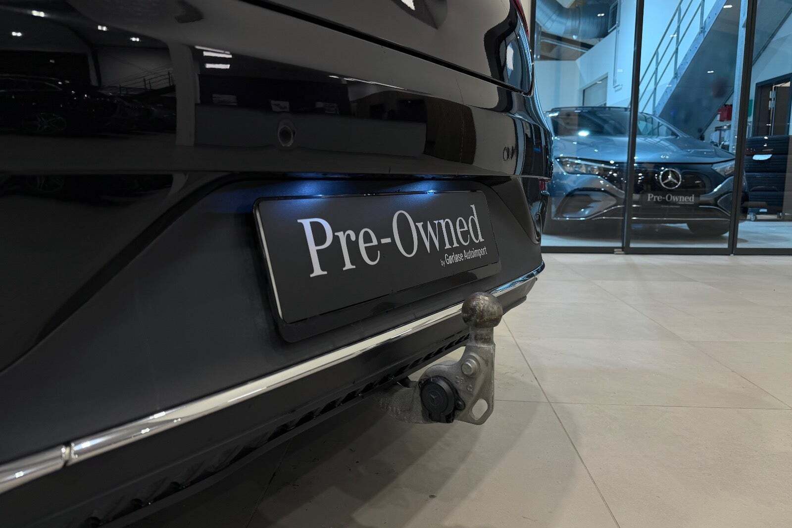 Sort Mercedes EQE300 fra 2023