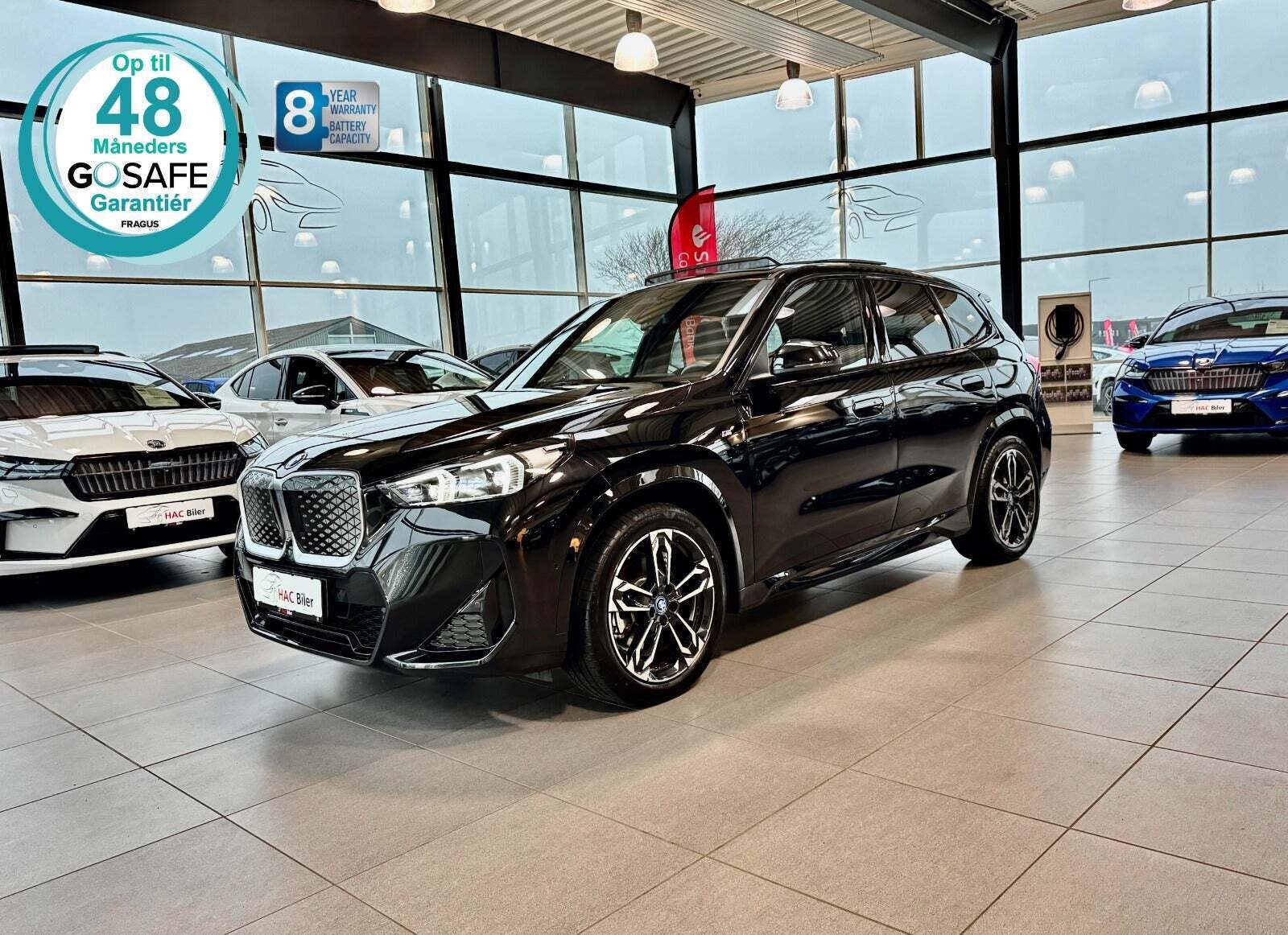 Sort BMW iX1 fra 2024 set udefra