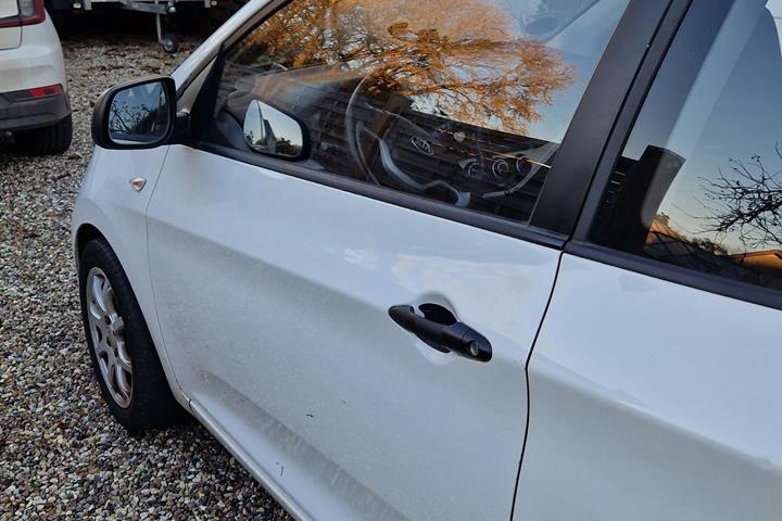 Hvid Kia Picanto fra 2014