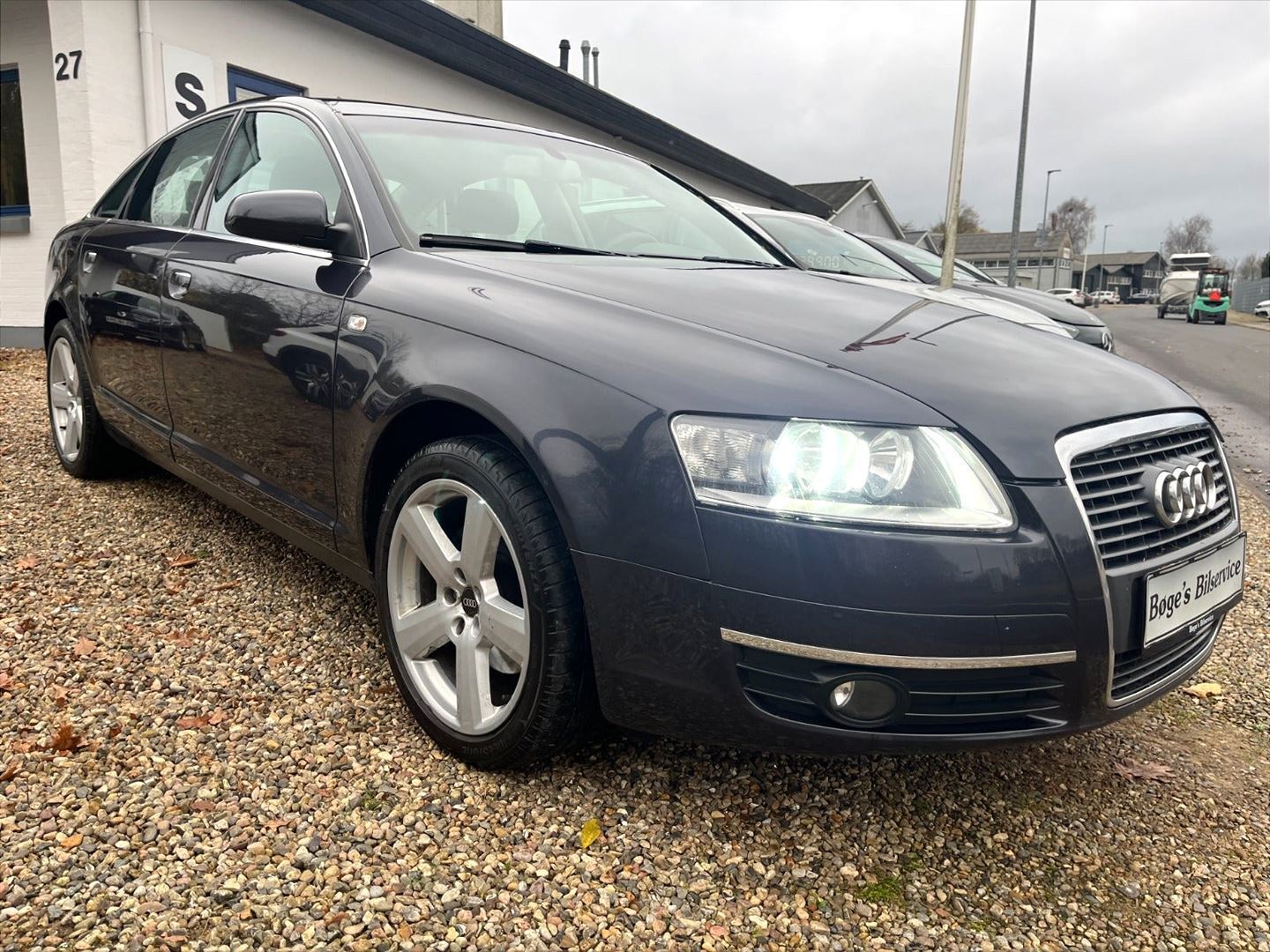 Grå Audi A 6 fra 2004