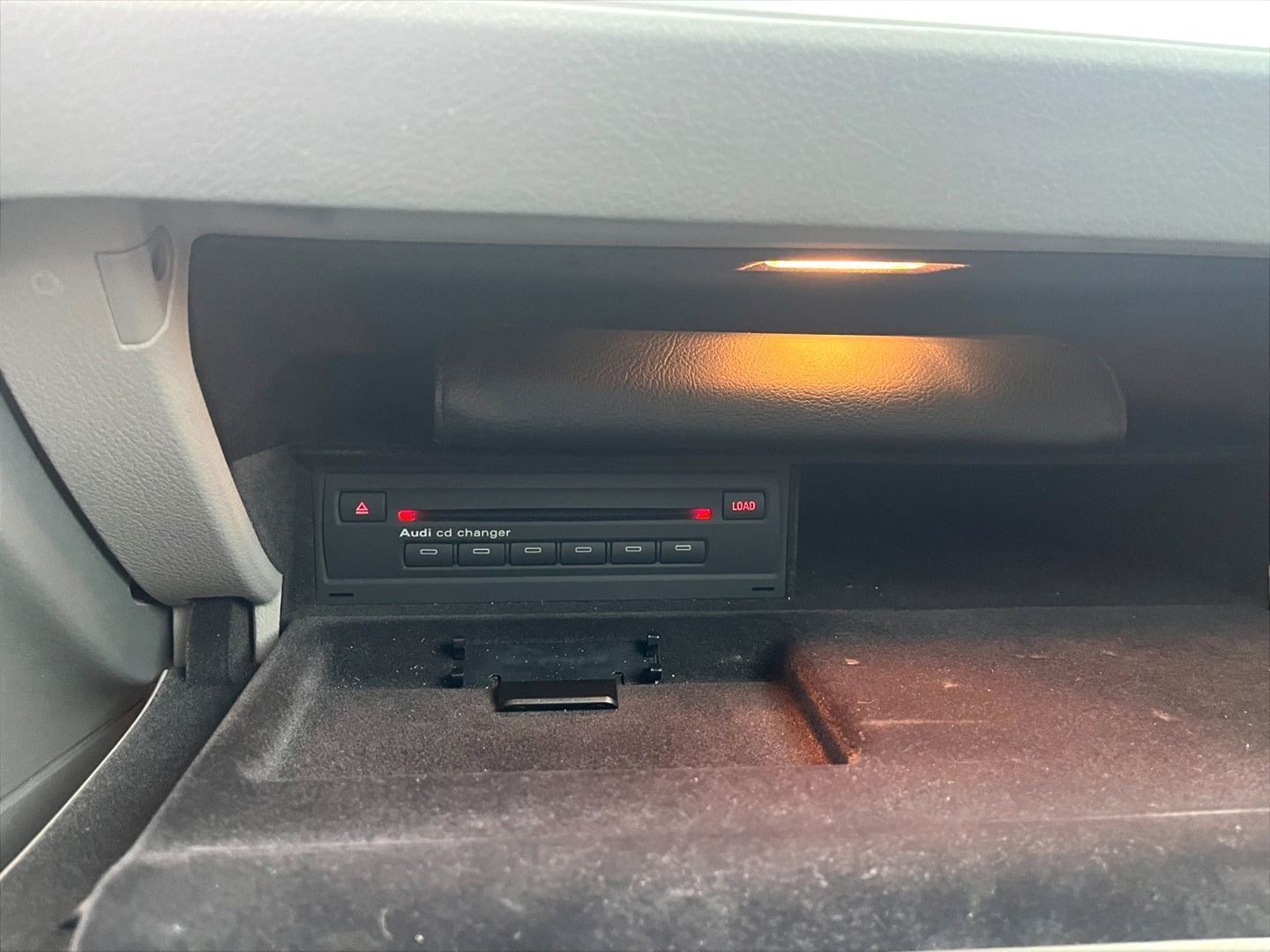 Grå Audi A 6 fra 2004