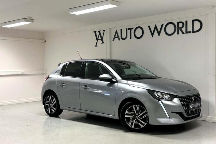 Grå Peugeot 208 fra 2020 set udefra