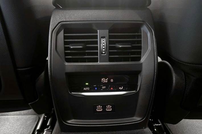 Grå BMW i4 fra 2024