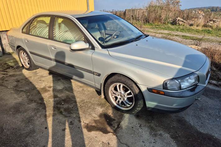 Beige Volvo S80 fra 2001
