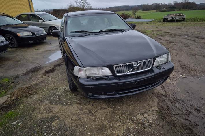 Sort Volvo C70 fra 1997 set udefra