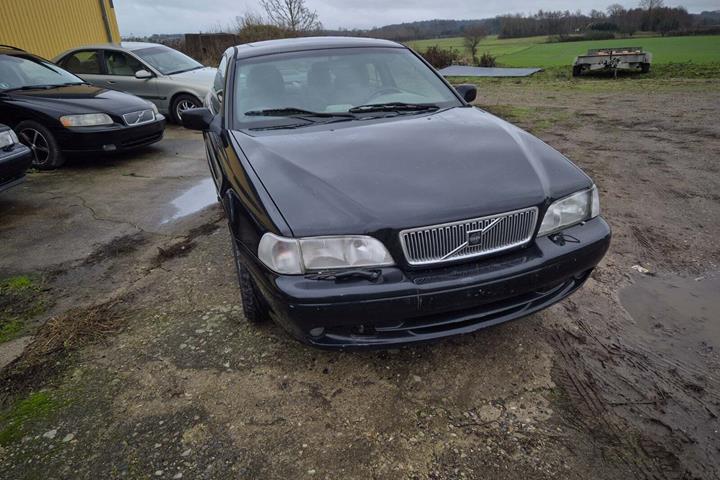 Sort Volvo C70 fra 1997 set udefra